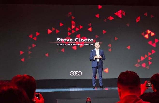 스티브 클로티 아우디코리아 사장은 1일 서울 여의도 콘래드 서울호텔에서 열린 ‘더 뉴 아우디 A5·Q5 미디어 론칭’ 행사에서 발표하고 있다. ⓒ데일리안 정진주 기자