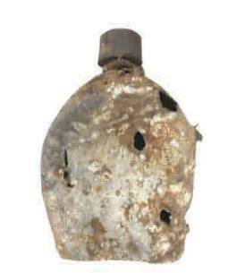 강원 철원군 화살머리고지에서 발견된 고 임병호 일등중사의 탄흔이 남은 수통. 국립문화유산연구원 제공