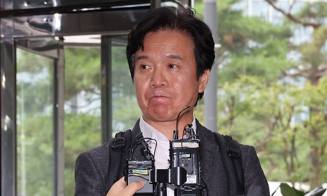 고용노동부 장관 후보자로 지명된 김영훈 전 민주노총 위원장이 지난달 24일 오후 청문회 준비 사무실이 마련된 서울 중구 장교빌딩으로 출근하고 있다. 김혜윤 기자 unique@hani.co.kr