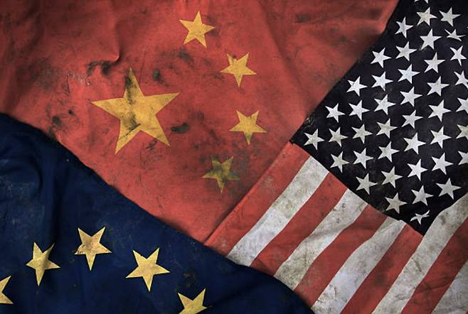 미국, 중국 국기가 뒤섞인 이미지. [사진=픽사베이]