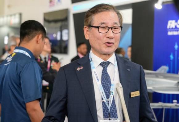 강구영 한국항공우주산업(KAI) 사장이 지난 5월 21일(현지시간) 말레이시아 랑카위에서 열린 방산전시회 'LIMA 2025'에서 인터뷰를 하고 있다. [사진=한국항공우주산업]