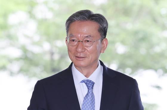 정성호 법무부장관 후보자가 1일 오전 서울 종로구 적선현대빌딩에 마련된 인사청문회 준비 집무실로 출근하고 있다. 뉴시스