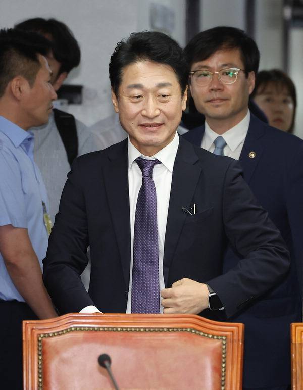 이호현 산업통상자원부 2차관이 지난 30일 산업통상자원중소벤처기업위원회 예산결산소위원회에 참석하고 있다. 연합뉴스