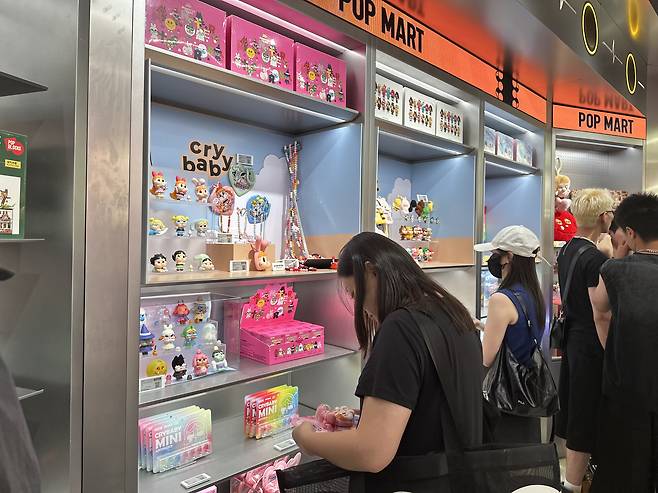 The Pop Mart store in Myeong-dong, central Seoul, is packed with people. [WOO JI-WON]