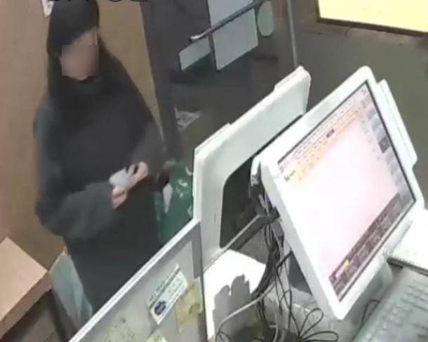 지난 27일 서울 중구의 한 음식점을 찾은 여성 노숙인. 한은진씨 제공