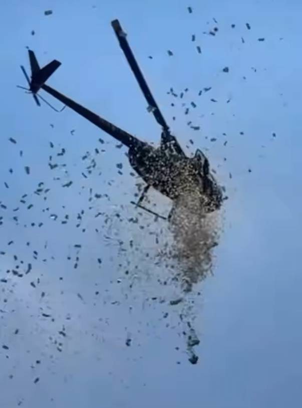 지난달 27일(현지시간) 미국 한 남성의 유언에 따라 디트로이트 상공에서 헬리콥터가 현금을 뿌려 지나가던 사람들이 나눠갖는 이벤트가 성사됐다. /사진=인스타그램 갈무리