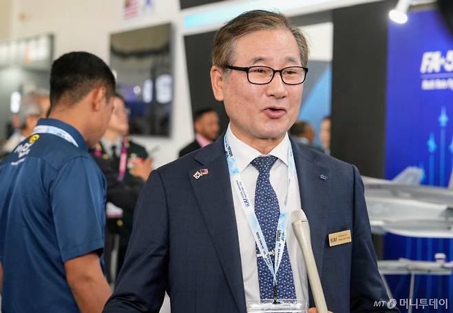 강구영 한국항공우주산업(KAI) 사장이 지난 5월21일(현지시간) 말레이시아 랑카위에서 열린 방산전시회 'LIMA 2025'에서 인터뷰를 하고 있다/사진=뉴스1(한국항공우주산업 제공)