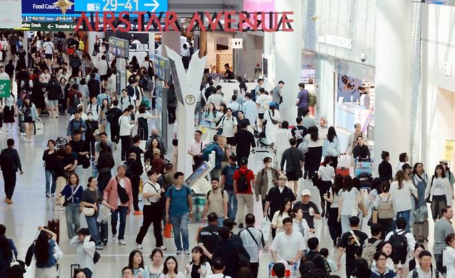 우주항공청은 지난달 30일 '2026년도 월력요항'을 발표했다. 월력요항은 우리나라 달력 제작의 기준이 되는 자료다. 이에 따르면 내년에 쉬는 날은 올해보다 하루 적은 것으로 나타났다./사진=뉴스1