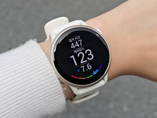 가민 스마트워치 ‘비보액티브6’ [코블스포츠 유튜브 갈무리]