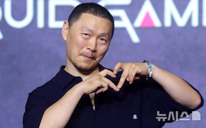 [서울=뉴시스] 김혜진 기자 = 배우 양동근이 9일 오전 서울 용산구 드래곤시티에서 열린 넷플릭스 시리즈 오징어게임 시즌3(감독 황동혁) 제작발표회에서 포즈를 취하고 있다. '오징어 게임3'는 자신만의 목적을 품고 다시 참가한 게임에서 가장 친한 친구를 잃고 만 기훈(이정재)과 정체를 숨긴 채 게임에 숨어들었던 프론트맨(이병헌), 잔인한 게임 속에서 살아남은 참가자들의 마지막 운명을 그린 이야기로 오는 넷플릭스에서 27일 공개된다. 2025.06.09. jini@newsis.com