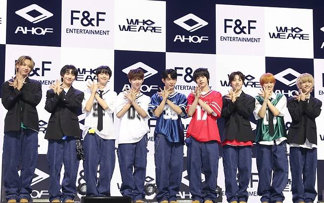 보이그룹 아홉이 1일 오후 서울 광진구 예스24 라이브홀에서 데뷔 쇼케이스를 열었다. 연합뉴스