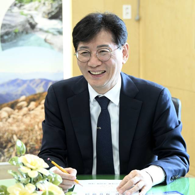 ▲장수군은 민선 8기 최훈식 군수 취임 이후 '퍼스트 펭귄'처럼 도전을 멈추지 않고 끊임없이 혁신을 도모하며 행정역사에 오래 남을 '최초'와 '최고'의 기록을 양산해내고 있다. ⓒ장수군