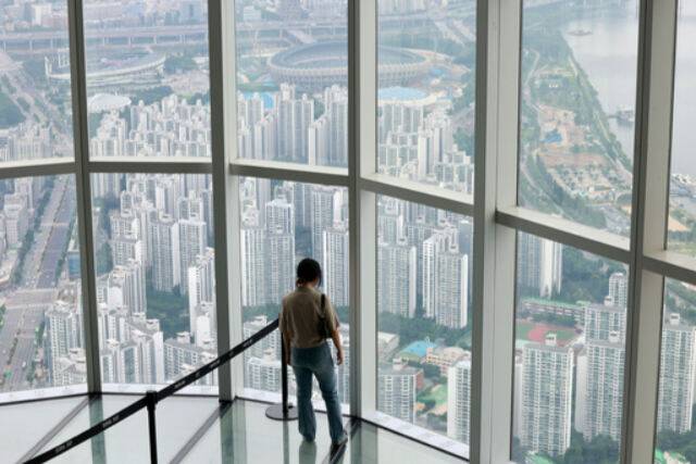 지난달 29일&nbsp;서울 송파구 롯데월드타워 전망대에서 바라본 서울 시내 아파트 단지의 모습. 연합뉴스&nbsp;