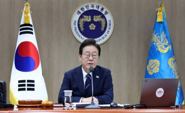 이재명 대통령이 1일&nbsp;산 대통령실 청사에서 국무회의를 주재하고 있다.&nbsp;대통령실사진기자단&nbsp;