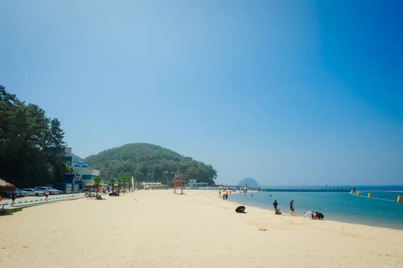 해수욕장. 2025.7.1 경남도 제공