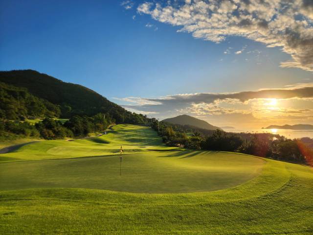 김영배 위원이 렌즈에 담은 충남 태안 골든베이 골프장 전경.