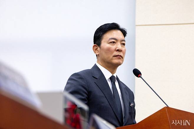 1월22일 1차 내란 국정조사 청문회에서 김성훈 경호차장이 답변하고 있다. ⓒ시사IN 신선영