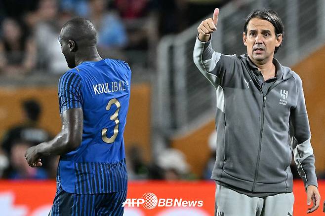 알힐랄 시모네 인자기(오른쪽) 감독. /AFPBBNews=뉴스1