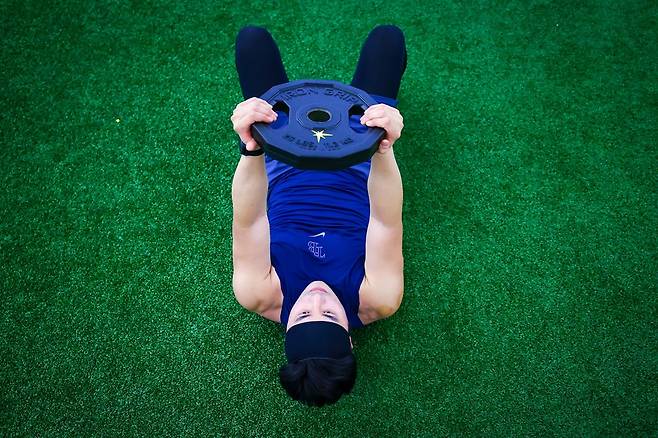 탬파베이 레이스 김하성이 올해 구단에서 훈련을 소화하고 있다. 어깨, 햄스트링 회복을 마친 김하성은 재활 경기를 마무리하고 조만간 빅리그에 콜업될 예정이다. 탬파베이 레이스 공식 SNS