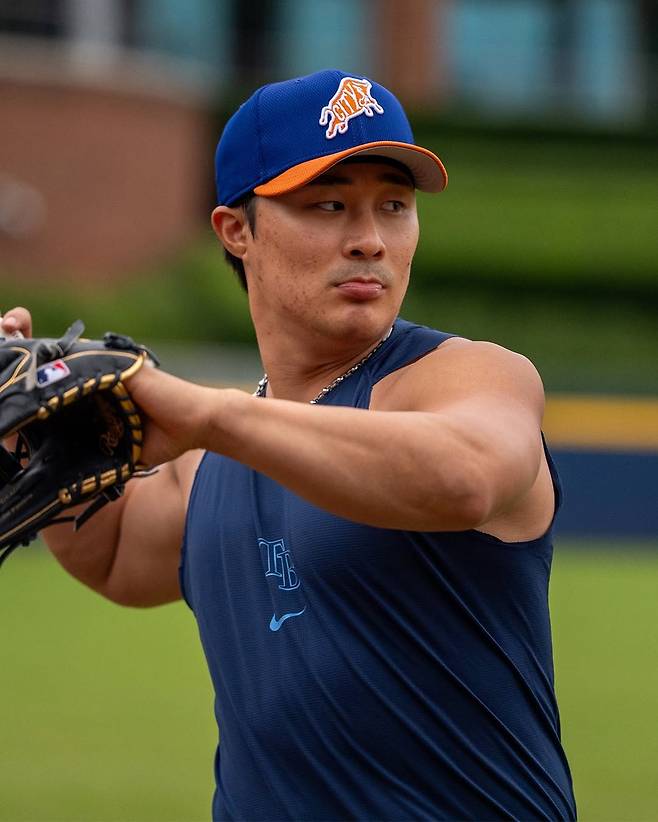 탬파베이 레이스 김하성이 올해 구단에서 훈련을 소화하고 있다. 어깨, 햄스트링 회복을 마친 김하성은 재활 경기를 마무리하고 조만간 빅리그에 콜업될 예정이다. 탬파베이 레이스 공식 SNS