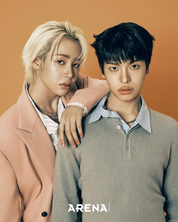 헌터 재킷 에르에르, 셔츠 캄포 우드, 반지 유네, 목걸이 스타일리스트 소장품.예찬 니트 문선, 셔츠·목걸이 모두 스타일리스트 소장품.