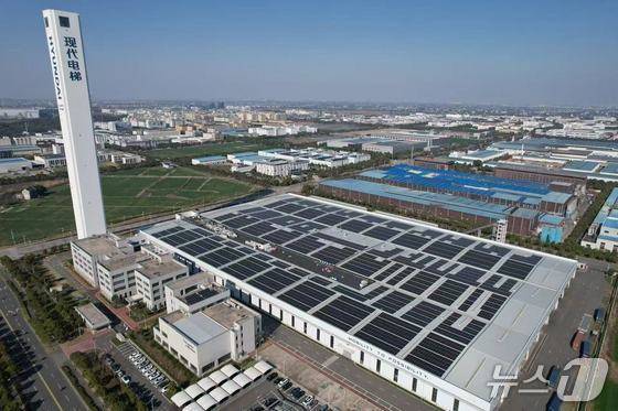 현대엘리베이터 충주 스마트캠퍼스 건물에 설치된 태양광 설비 모습.(자료사진)/뉴스1
