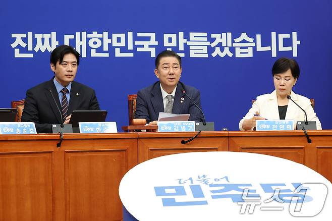 김병기 더불어민주당 대표 직무대행 겸 원내대표가 2일 오전 서울 여의도 국회에서 열린 최고위원회의에서 발언하고 있다. 2025.7.2/뉴스1 ⓒ News1 이광호 기자