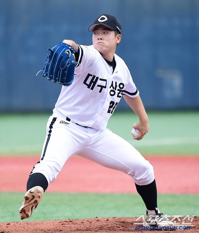 2일 서울 목동구장에서 열린 제80회 청룡기 고교야구선수권 대회 및 주말리그 왕중왕전 대구상원고-장충고 경기. 투구하고 있는 대구 상원고 김세은. 목동=송정헌 기자songs@sportschosun.com/2025.07.02/