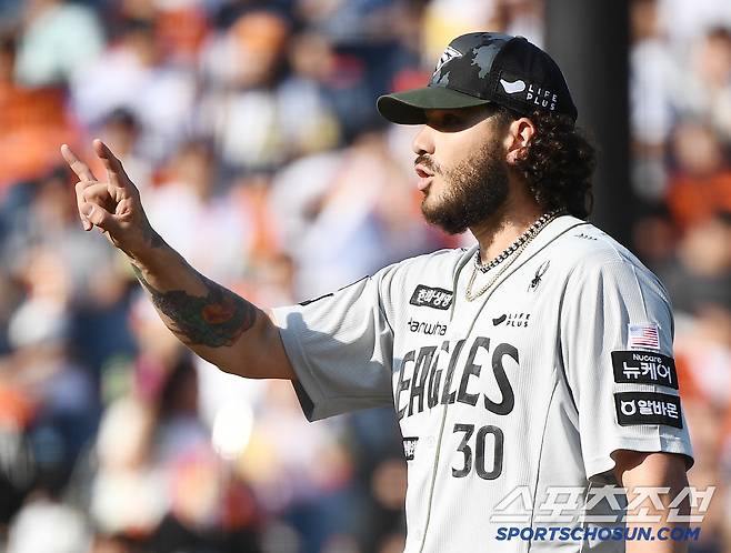 26월 22일 대전 키움전에 선발등판한 폰세. 다승-평균자책점=탈삼진-승률 1위를 달리고 있다. 대전=정재근 기자