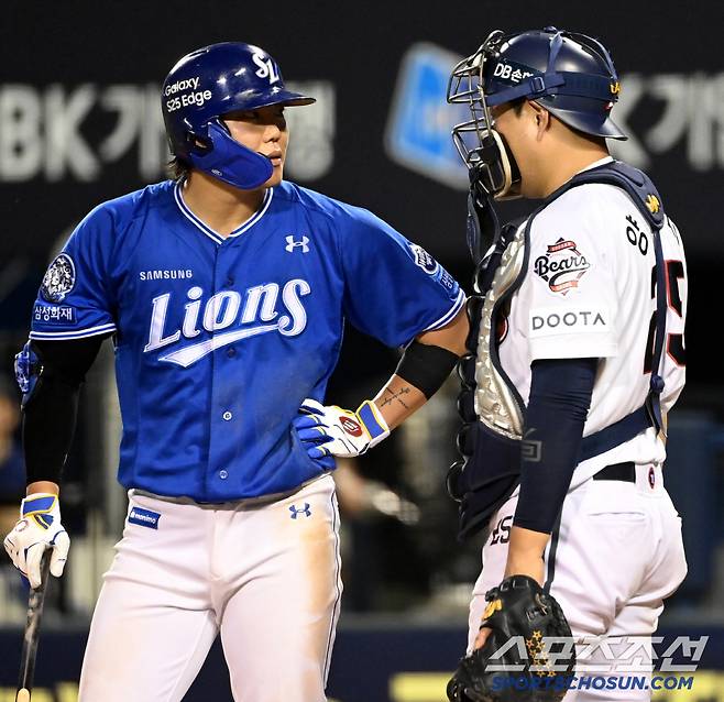 2일 잠실야구장에서 열린 삼성과 두산의 경기, 7회초 류지혁이 3루심의 체크스윙 삼진 판정에 발걸음을 떼지 못하고 있다. 잠실=허상욱 기자wook@sportschosun.com/2025.07.02/