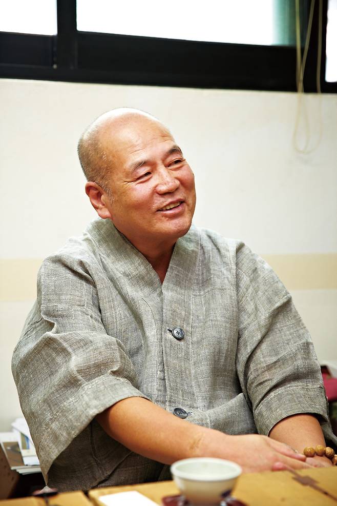 지난 2022년 입적한 연관 스님. 그가 마지막까지 원고를 다듬었던 '마음의 노래, 주심부'가 최근 도반과 후학들의 노력으로 출간됐다. /불광미디어