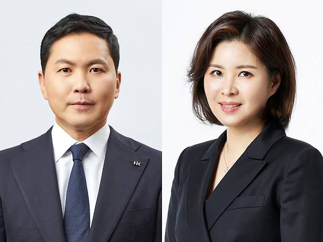 콜마홀딩스 윤상현 부회장(왼쪽)과 콜마비앤에이치 윤여원 대표