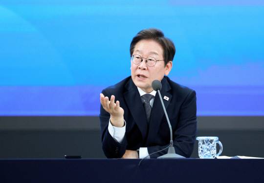 이재명 대통령이 25일 광주광역시 국립아시아문화전당에서 열린 '광주시민·전남도민 타운홀미팅'에 참석해 발언하고 있다. 연합뉴스