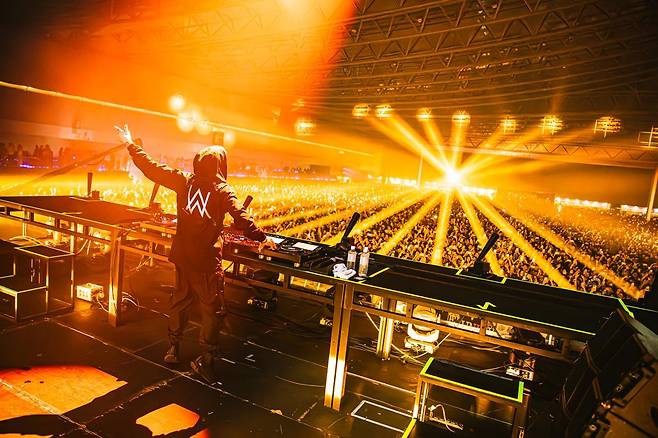 지난달 29일 일본 지바현 마쿠하리 멧세에서 열린 ‘월드 디제이 페스티벌 저팬’. 한국의 대표 EDM 축제 브랜드 ‘월드 디제이 페스티벌’이 처음으로 해외 무대에 올랐다. 한국 EDM 페스티벌이 해외로 수출돼 현지 관객을 직접 만난 것도 처음이다. 비이피씨탄젠트 제공