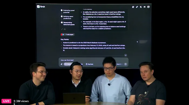 일론 머스크(맨 오른쪽)와 xAI 직원들이 최신 AI 모델 그록3를 설명하는 온라인 영상 캡처.