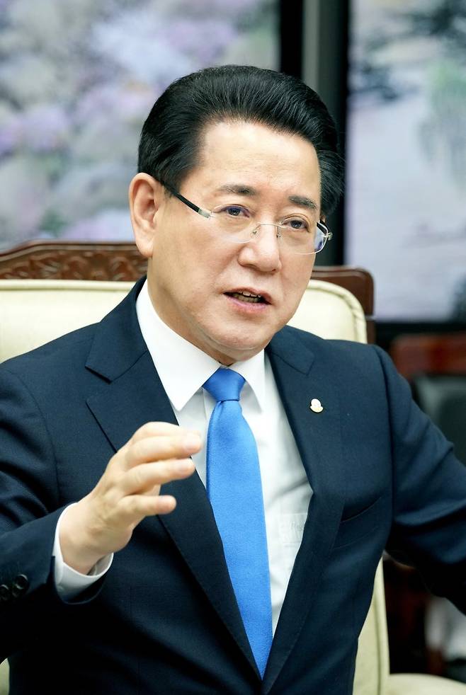 김영록 전남도지사는 2일 파이낸셜뉴스와 인터뷰에서 "지난 3년간 도민 여러분의 아낌없는 성원과 지지 속에 많은 의미 있는 성과를 거뒀다"면서 "'다 함께 잘사는 진짜 대한민국'을 만드는 데 앞장서며, '더 크고 위대한 전남도, 찬란한 지방시대'를 향해 나아가겠다"라고 말했다. 전남도 제공