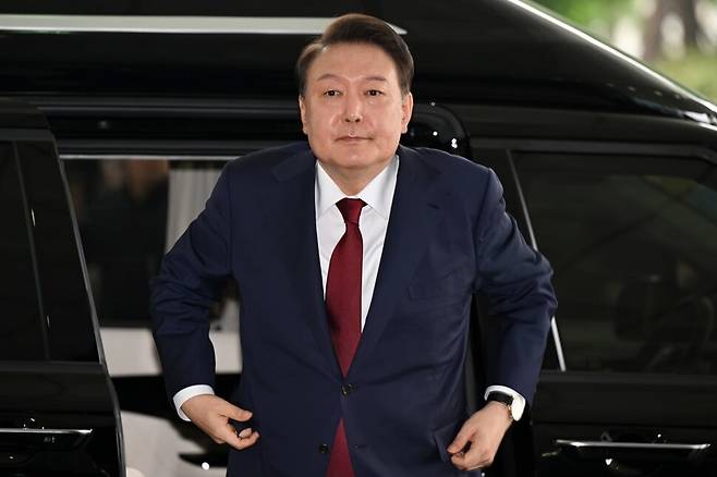 윤석열 전 대통령이 6월28일 서울 서초구 서울고검 청사에 내란 특검 대면조사를 받기 위해 출석하고 있다. 공동취재사진