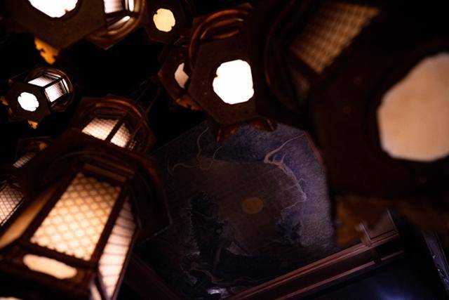 나루토시 료젠지의 본당 천장에 용 그림이 그려져 있다.