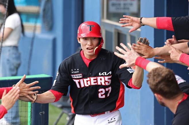 ▲득점 후 동료들과 환호하는 김호령 [KIA 타이거즈]