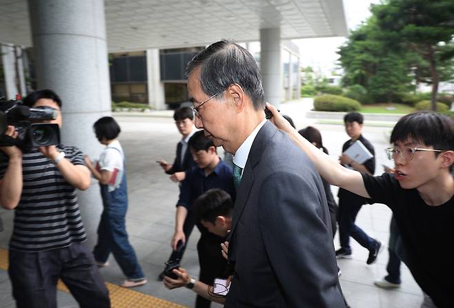 한덕수 전 국무총리가 2일 내란특검 조사를 받기 위해 서울 서초구 서울고검 청사로 출석하고 있다. 연합뉴스.