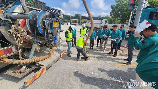 충남도의 호우 대비 침수피해지역 현장점검 모습.