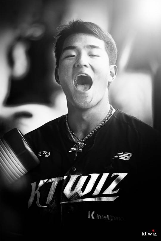 순진한 얼굴로 엄청난 장타를 보여주는 안현민. 사진[연합뉴스]