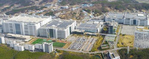 LG디스플레이가 최첨단 OLED 기술 확보를 위해 1조원 넘는 자금을 쏟아붓기로 했다. 사진은 LG디스플레이 파주 사업장. (LG디스플레이 제공)