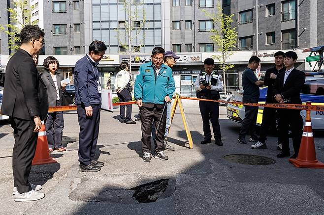 싱크홀 현장 방문