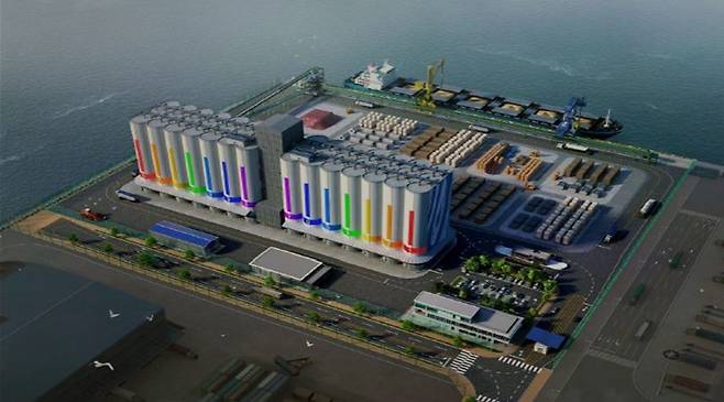 부산신항 양곡부두 전경. 한국해양진흥공사는 신한은행의 주선으로 산업은행 등과 1350억원 규모의 자금을 지원한다. [한국해양진흥공사 제공]