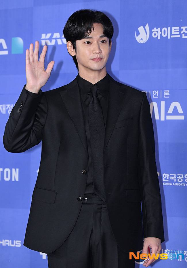 서울 강남경찰서는 지난 달 김수현 측 고소대리인 조사를 마쳤고 조만간 가세연과 김새론 유족 등을 불러 조사할 방침이다.(뉴스엔DB)