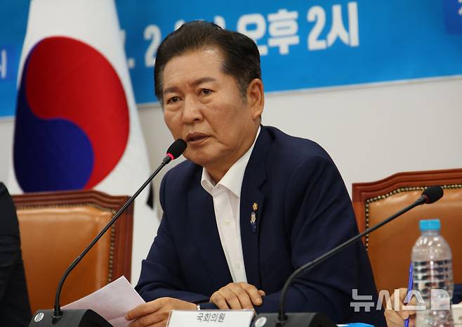 [서울=뉴시스] 김금보 기자 = 더불어민주당 당대표 선거에 출마한 정청래 의원이 2일 서울 여의도 국회에서 열린 검찰개혁 토론회에서 발언하고 있다. 2025.07.02. kgb@newsis.com