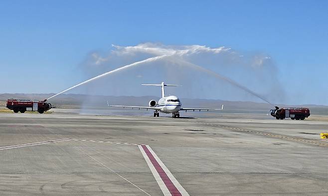 중국이 자체 개발한 소형 여객기 C909. 에어차이나 제공