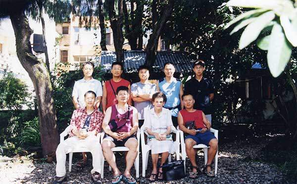 히말라야 원정 중 히말라야데이터베이스를 운영하는 엘리자베스 홀리 여사를 만났다.