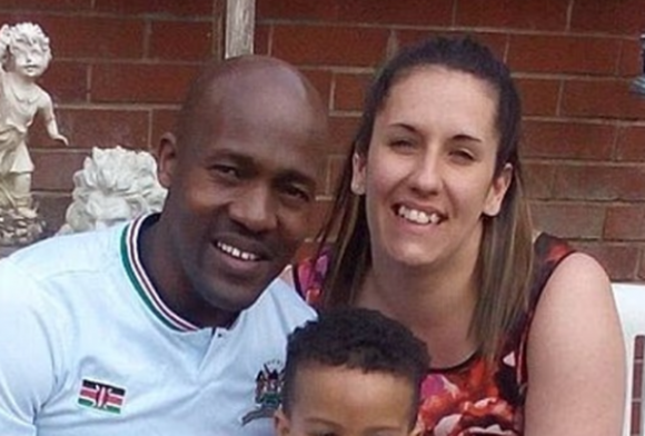 가족의 반대에도 불구하고 케냐 출신 마사이 전사와 사랑에 빠져 개종까지 감행하며 결혼한 16세 영국 소녀가 최근 “그는 내 마음을 짓밟았다”며 이혼한 근황을 공개해 눈길을 끌고 있다. 페이스북 캡처